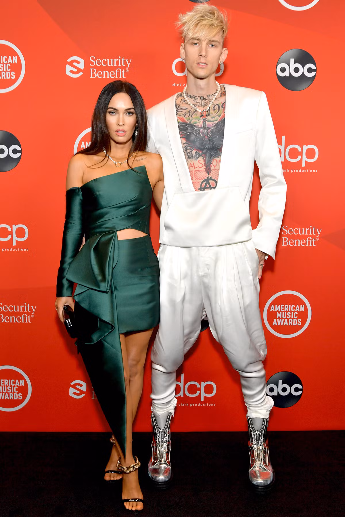 Megan Fox đang hẹn hò đắm đuối với Beau Machine Gun Kelly.