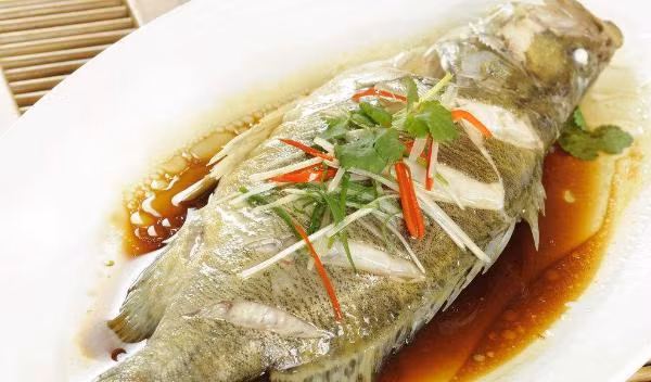 Trong khi đó, nêm gia vị sai cách là lỗi nấu ăn tới 90% mọi người mắc phải. Điều này khiến cho món ăn khô cứng, có vị tanh không hấp dẫn.