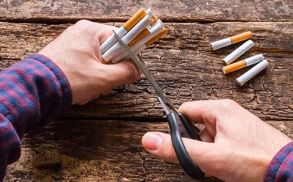 Các nhà khoa học tính toán, bỏ thuốc trước 30 tuổi có thể giảm tới 90% nguy cơ ung thư phổi. Bỏ thuốc sau 5 năm, các khối u ở miệng và thực quản do hút thuốc có thể giảm đi một nửa. Ảnh: IT