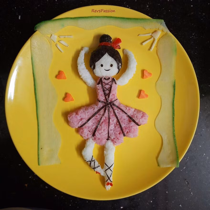 Dùng rong biển làm các sợi trang trí.