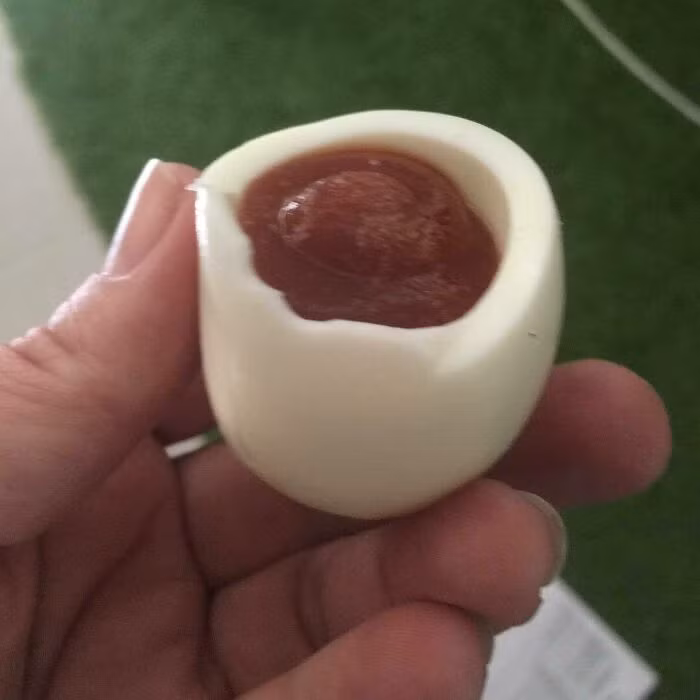 Món ăn từ tuổi thơ: Lòng trắng trứng với sốt cà chua và rắc muối.