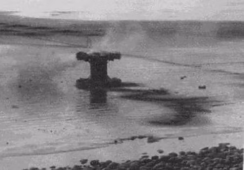 Trong lần thử nghiệm cuối cùng vào tháng 1/1944, Panjandrum mất kiểm soát, lao ngược trở lại, lật nghiêng trên bãi biển rồi các rocket phát nổ khiến các quan chức Anh "sợ khiếp vía". Ngay sau đó, dự án vũ khí này bị hủy bỏ.