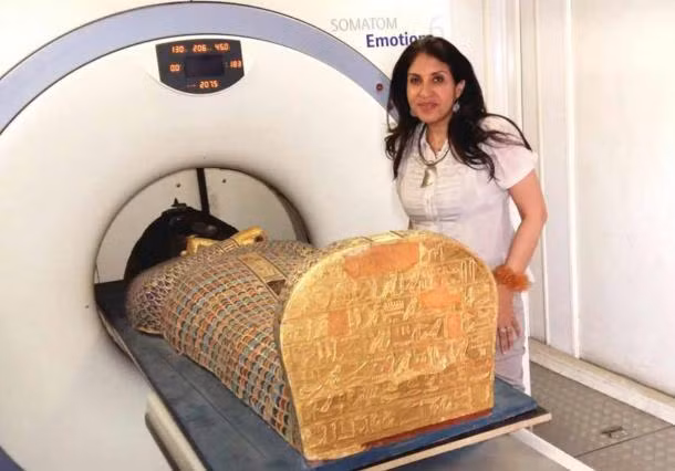 Trên cơ thể của pharaoh Seqenenre-Tao II có nhiều vết thương do các vũ khí của người Hyksos gây ra bao gồm: một cái rìu, một mũi giáo và vài con dao găm.