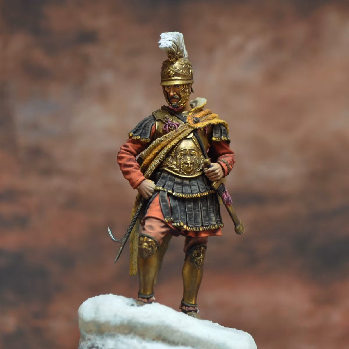 Thành tựu nổi bật nhất trong cuộc đời binh nghiệp của Hannibal là trong cuộc chiến Punic lần Hai. Khi đó, ông dẫn một đội quân gồm cả kỵ binh và voi chiến, đi từ vùng Iberia (nay là Tây Ban Nha) băng qua 2 dãy núi Pyrenees và Alps nổi tiếng rồi thẳng tiến vào phía Bắc Italy.