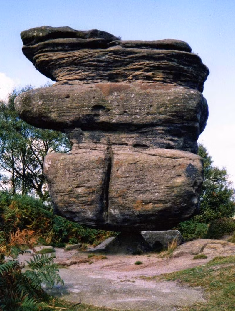 Tảng đá khủng Idol Rock còn được gọi với những cái tên: The Druids Idol" (Thánh Druids) hay "The Druid's Writing Desk" (Bàn viết của Thánh Druids).