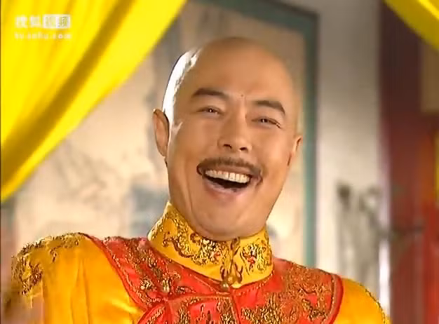 Dù ăn chơi hưởng lạc và là người đa tình có vô số phi tần, mỹ nữ hầu hạ nhưng Càn Long không quá chìm đắm vào nữ sắc, bỏ bê chuyện triều chính.