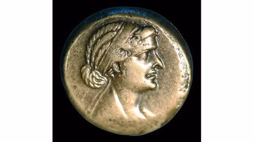 Căn cứ vào chân dung trên đồng tiền xu, Nữ hoàng Cleopatra không hề có dung mạo xinh đẹp tuyệt trần như nhiều người vẫn biết.