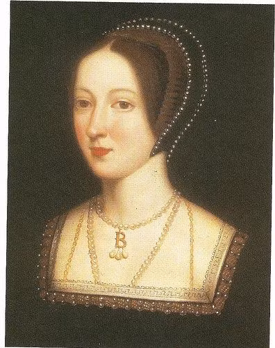 Trong thời gian sống với hoàng hậu đầu tiên, Vua Henry VIII đã có những cuộc tình bí mật với 2 chị em nhà Boleyn là Anne Boleyn và Mary Boleyn.