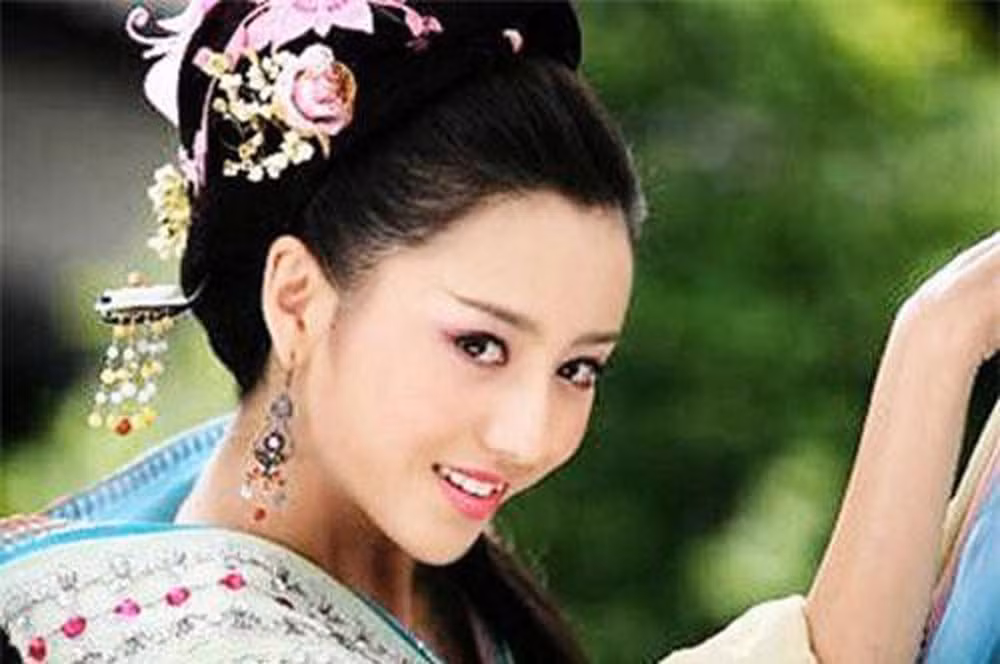 Triệu Phi Yến (sinh năm 45, mất năm 1 trước công nguyên), tên thật là Triệu Nghi Chủ là một đại mỹ nhân nổi tiếng của nhà Hán và là bà hoàng Trung Quốc nổi tiếng tàn độc.