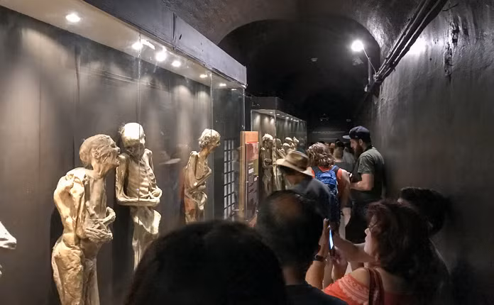 Những xác ướp này không trải qua quy trình ướp xác nghiêm ngặt hay hóa chất nào giúp bảo quản thi hài nguyên vẹn.