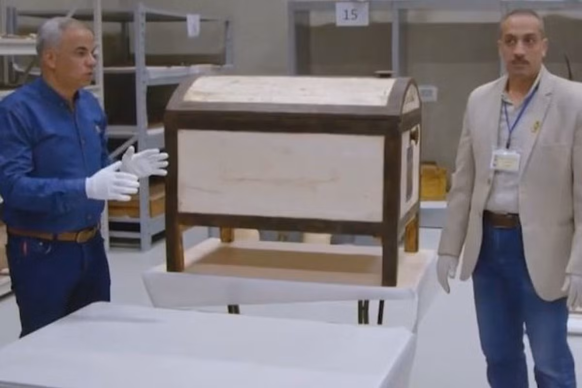 Theo nghiên cứu của các chuyên gia, chiếc hộp bí ẩn này thuộc về vợ của pharaoh Tutankhamun. Đây là cổ vật duy nhất trong lăng mộ là của bạn đời nhà vua Ai Cập.