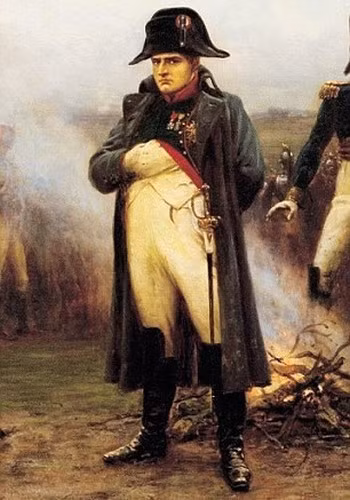 Thêm nữa, khi nhìn thấy tướng Shuvalov cưỡi ngựa, đám đông thể hiện sự kính trọng và không còn hung hăng như trước.