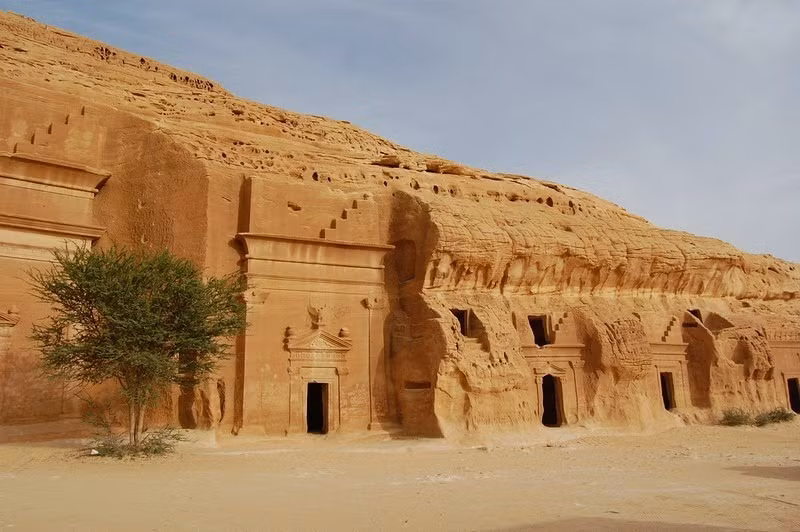 Kích thước "khủng" của lâu đài Qasr al-Farid được các chuyên gia nhận định là nhằm thể hiện địa vị của người quá cố.