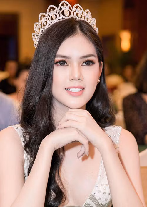 Người đẹp sinh năm 1996 đoạt ngôi vị á hậu 2 Miss Ao dai Vietnam World 2017.