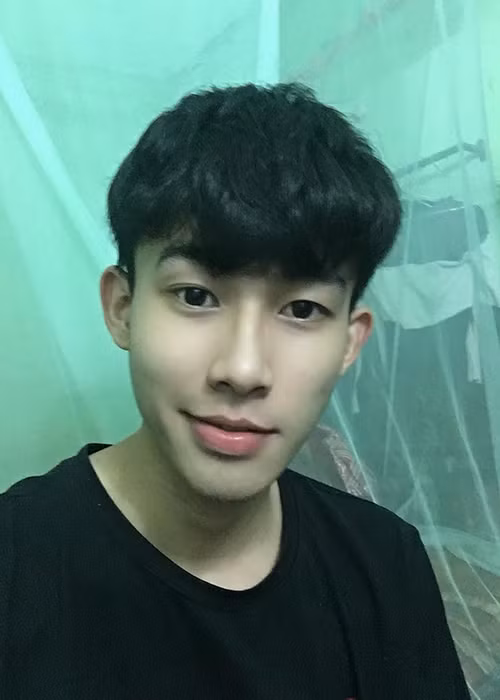 Doãn Hiếu tiết lộ, anh ngưỡng mộ Jack về âm nhạc lẫn đam mê. Tuy nhiên, chàng trai sinh năm 2002 này không đặt kỳ vọng sẽ nổi tiếng lâu dài như Jack. Ảnh: FBNV