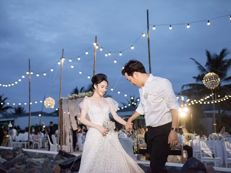 Vợ chồng "Mười Khó" có con gái vào đầu năm 2019, đến cuối năm mới công khai thông tin.