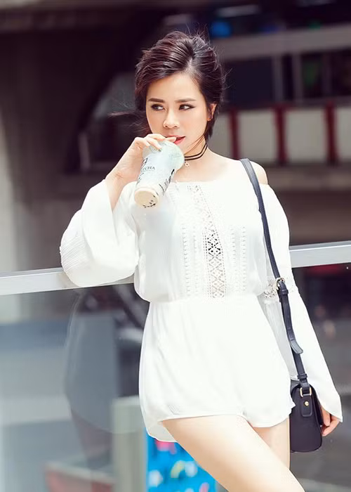 Nữ diễn viên sở hữu vẻ đẹp dịu dàng, gợi cảm.