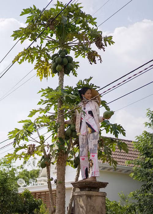 Hình ảnh H'hen Niê sống giản dị khiến cô trở nên gần gũi hơn với người hâm mộ.