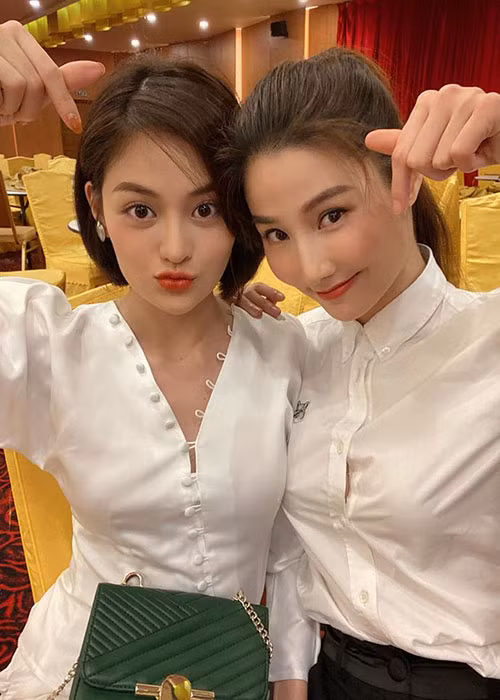 Đố kỵ với Diễm My trên phim nhưng ngoài đời, Thùy Anh rất thân thiết với đàn chị.