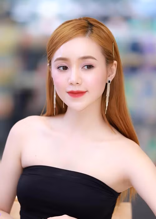 Quỳnh Kool có làn da trắng mịn, đẹp không tỳ vết.