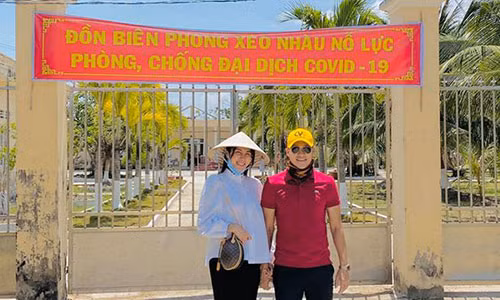 Thủy Tiên gặp khó khăn khi đi lắp máy lọc nước cho dân miền Tây Thuy Tien gap kho khan khi di lap may loc nuoc cho dan mien Tay