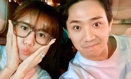Hari Won đã sống ở Việt Nam hơn 10 năm, thậm chí còn làm người dẫn chương trình cho các gameshow. Tuy nhiên, vốn là người những ngoài nên cô không thể quá sành sỏi ngữ pháp tiếng Việt như người dân bản xứ, bởi lẽ dân gian có câu “Phong ba bão táp không bằng ngữ pháp Việt Nam”.