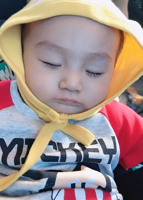Nữ ca sĩ chuyển giới đăng tải hình ảnh dễ thương của con trai khi ngủ.