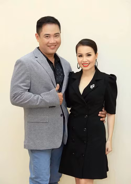 Cẩm Ly kết hôn cùng nhạc sĩ Minh Vy năm 2004. Cặp đôi có hai con gái: Cẩm Uyên và Cẩm Anh.