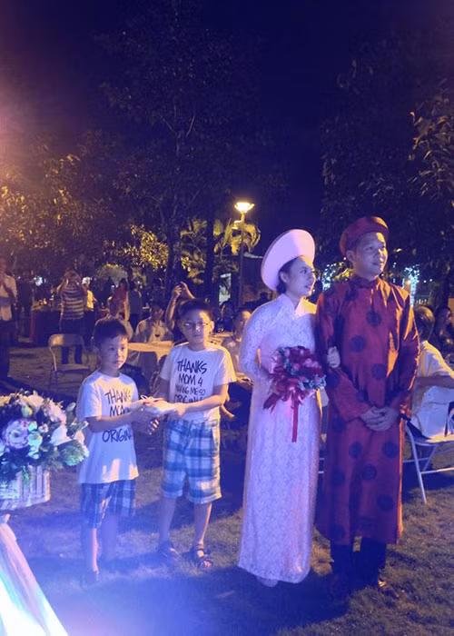 Tháng 5/2014, giọng ca "Họa mi hót trong mưa" và người yêu doanh nhân tổ chức đám cưới.