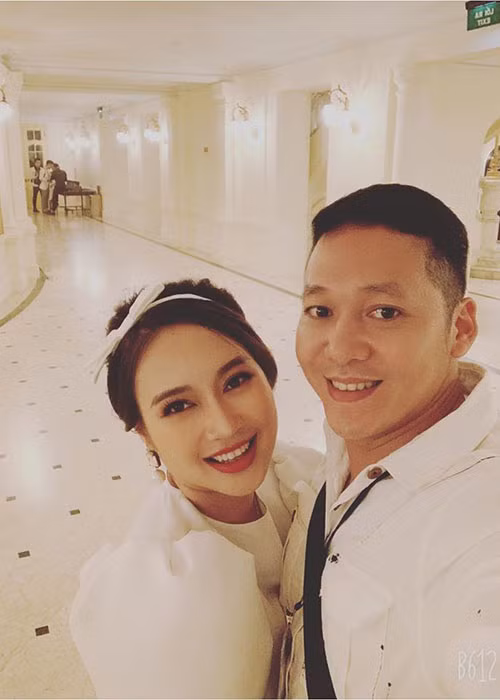 Khánh Linh sinh con gái vào cuối năm 2014. Vợ chồng cô đặt tên con Khánh My.