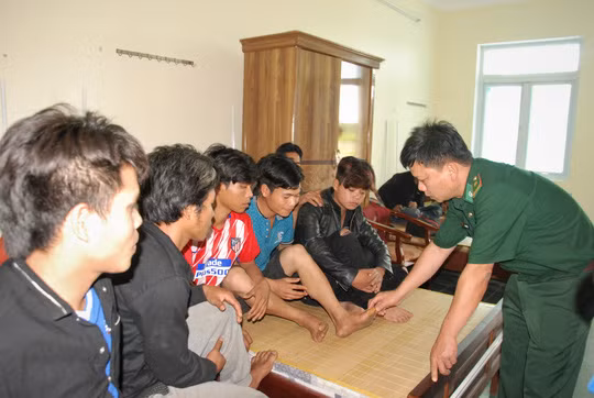 Trước đó, Bộ đội Biên Phòng Quảng Trị đã giải cứu, đưa 11 phu vàng về quê