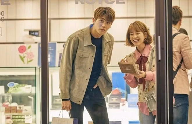 Một người chồng yêu vợ, luôn coi vợ là bảo bối mới có hành động nắm tay cô ấy mọi lúc mọi nơi - Ảnh Internet Một người chồng yêu vợ, luôn coi vợ là bảo bối mới có hành động nắm tay cô ấy mọi lúc mọi nơi - Ảnh Internet