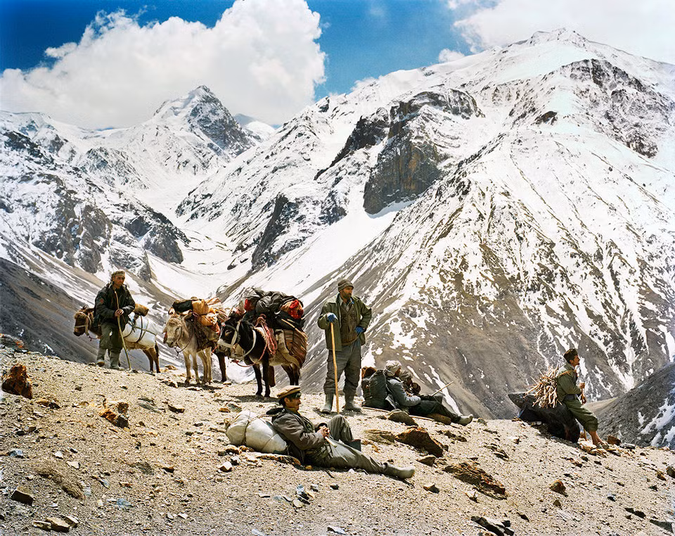 Lagrange đã đi qua đèo Daliz và lên núi Hindu Kush. Sau chặng hành trình dài, họ tới Hồ Chaqmaqtin.