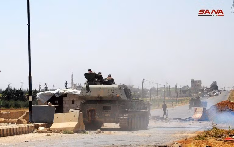 Trong diễn biến khác trên chiến trường Syria, tại Daraa, quân chính phủ tiếp tục chiến dịch quân sự và giành lại quyền kiểm soát thêm nhiều khu vực ở phía nam tỉnh. Ảnh: SANA.