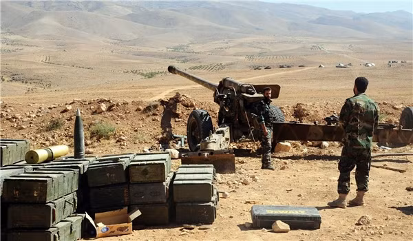 Hiện tại, Quân chính phủ Syria đang chuẩn bị mở cuộc tấn công nhằm đánh bật các tay súng khủng bố khỏi thành trì cuối cùng và quan trọng nhất của chúng là Nawa, sau khi giành quyền kiểm soát khu vực rộng lớn ở vùng “Tam giác Tử thần”. Ảnh: FNA.