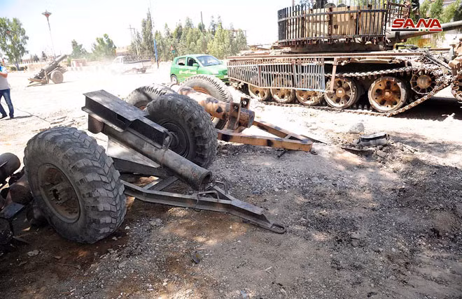 Đồng thời, lực lượng pháo binh và tên lửa Syria dồn dập oanh kích căn cứ của nhóm phiến quân tại Nawa và al-Jabiyeh, gây tổn thất nặng cho nhóm khủng bố này. Ảnh: SANA.