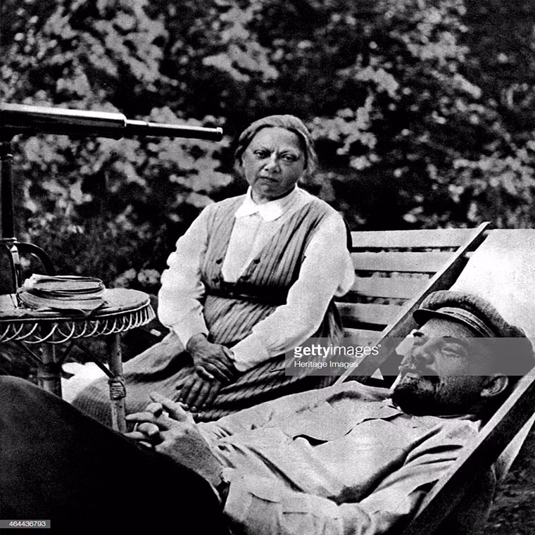 Trong các giai đoạn lãnh tụ Lenin hoạt động ở nước ngoài (1900-1905) và (1907-1917), bà Krupskaya luôn tích cực hoạt động cách mạng, gây dựng và phát triển phong trào trong giai cấp công nhân Nga. Ảnh: Getty.