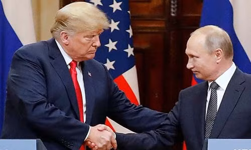 Tổng thống Mỹ Trump (trái) và Tổng thống Nga Putin tại Thượng đỉnh Mỹ-Nga ở Phần Lan. Ảnh: Cali Today.