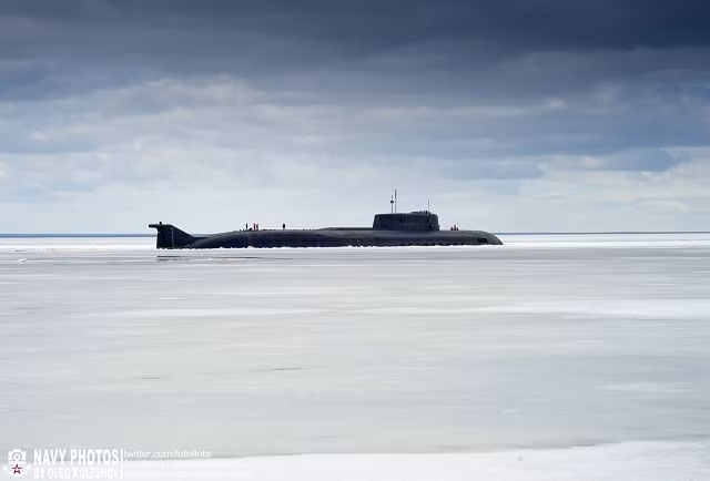 Theo Navy Recognition, tàu ngầm Orel dài 155 mét có lượng choán nước 24 nghìn tấn, có thể di chuyển với tốc độ 32 knot và lặn sâu 600m. Ảnh: Navy Recognition.