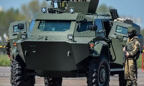 Được biết, biến thể nâng cấp của BRDM-2 này có tên gọi chính xác là phương tiện vận tải bọc thép di động Cayman (MATV). Nền tảng chính của Cayman vẫn dựa trên khung gầm bánh lốp của BRDM-2, hay một phần thiết kế của dòng xe trinh sát bọc thép có từ thời Liên Xô này vốn đã có tuổi đời hơn 50 năm nhưng vẫn được nhiều quốc gia trên thế giới sử dụng trong đó có cả Việt Nam.