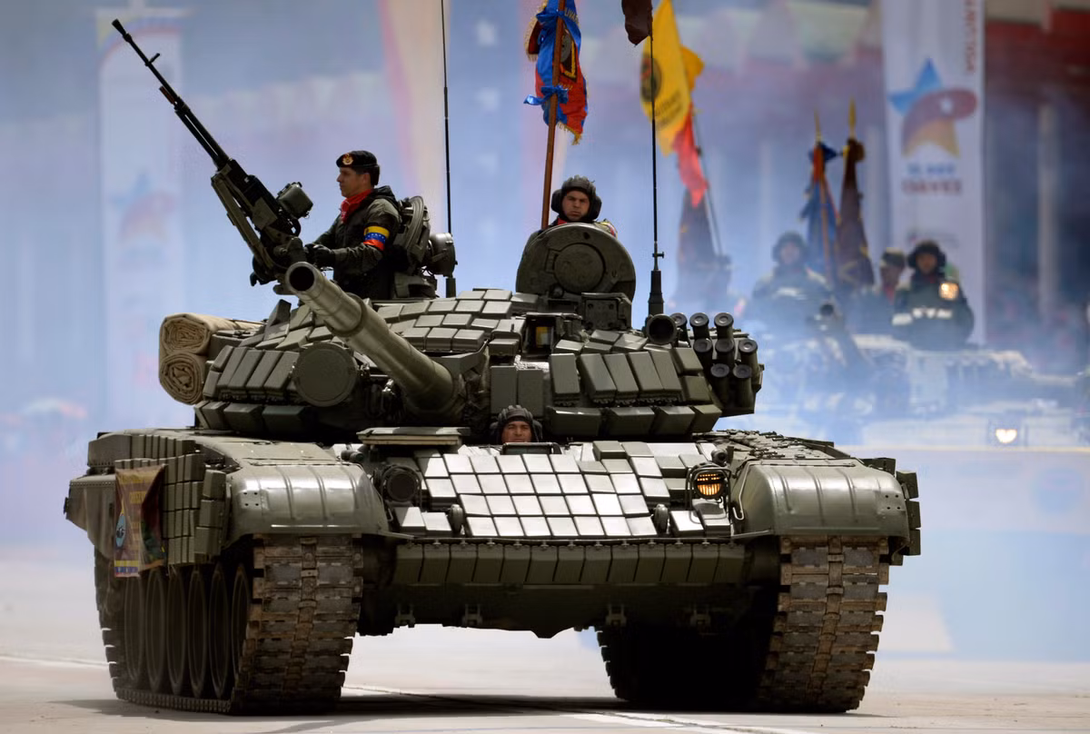 Theo Army Recognition, trong lễ diễu binh kỷ niệm Ngày Quốc khánh Venezuela tại thủ đô Caracas ngày 5/7 vừa qua, nhiều loại xe chiến đấu bọc thép mới hiện đang được biên chế trong Quân đội Venezuela đã được giới thiệu tới công chúng nước này, trong đó có xe chiến đấu bộ binh ZBD-05/VN-18, xe tăng lội nước tấn công ZTD-05/VN-16 và xe địa hình Lynx 8x8 đều do Trung Quốc sản xuất. Ảnh: Xe chiến đấu bộ binh (IFV) VN-18. Ảnh: AR.