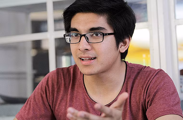 Ông Syed Saddiq từng theo học tại trường Đại học Quân đội Hoàng gia (RMC) ở Sungai Besi và có bằng cử nhân luật của Đại học Hồi giáo Quốc tế Malaysia (IIUM). Ảnh: Malaymail.com