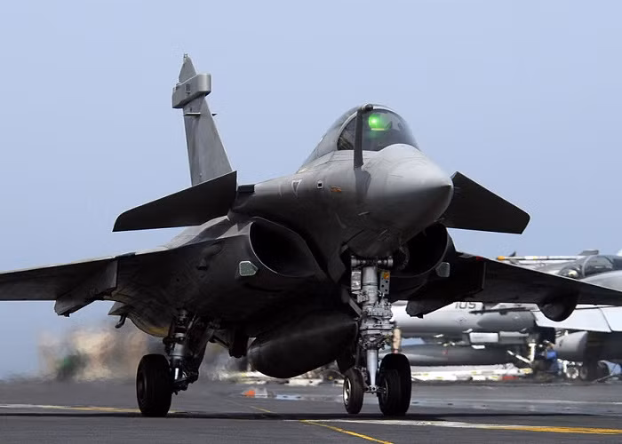 Chiến đấu cơ đa năng Rafale có tốc độ tối đa lên tới 2.250 km/h, tầm hoạt động 1.800 km và trần bay 18.000 mét. Ảnh: wikipedia.