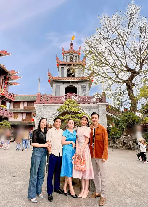 Ngân Anh đón Tết đầu tiên bên gia đình chồng.