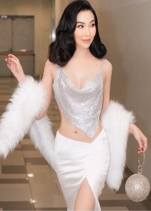 Nữ người mẫu vẫn hiếm khi xuất hiện trong các sự kiện giải trí để tập trung kinh doanh. Ảnh: FBNV