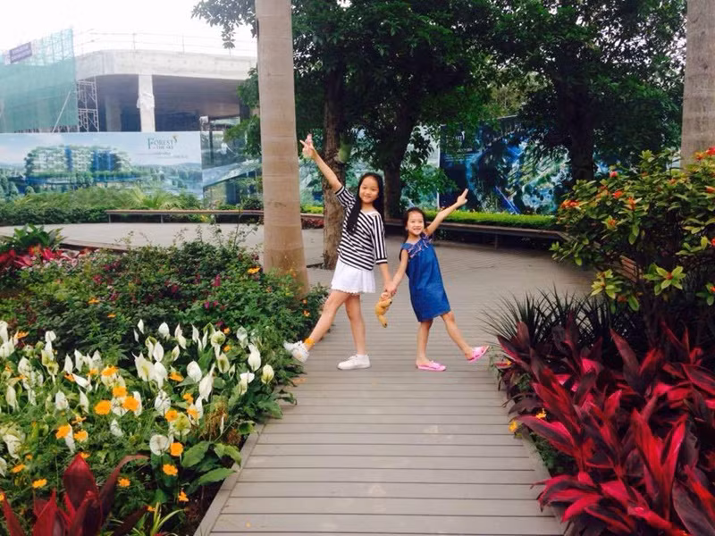 Trong cuộc phỏng vấn với Vietnamnet, bà Sa của "Hương vị tình thân" cho biết, chồng giáo dục con rất nghiêm nhưng chưa bao giờ đánh con mà lúc nào cũng có cách yêu thương con riêng biệt. Ảnh: Vietnamnet