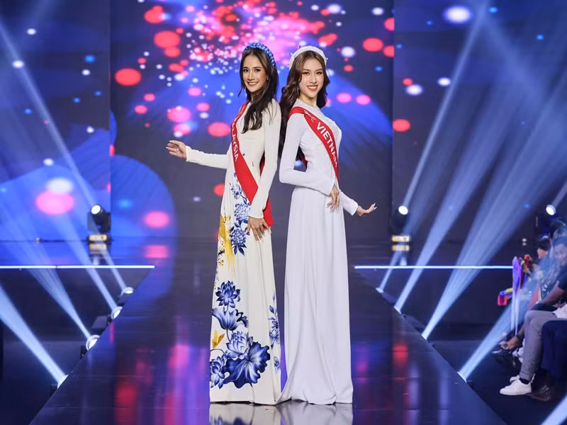 Đại diện Việt Nam - Thanh Thanh Huyền diện áo dài trắng. Ảnh: Miss Charm