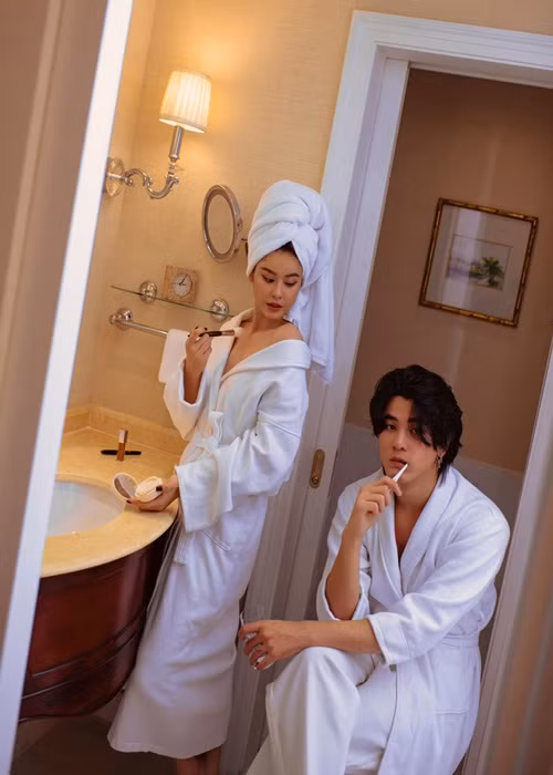 Trước đó, cả hai có nhiều khoảnh khắc bên nhau. Ảnh: FBNV
