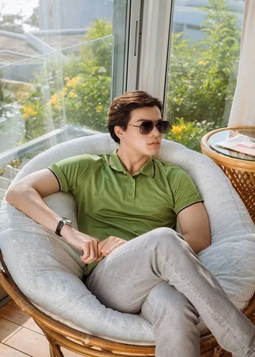 Khương Lê có lợi thế ngoại hình khi dấn thân vào showbiz. Anh sở hữu gương mặt góc cạnh mang đậm chất điện ảnh, vóc dáng cao ráo (1m86). Ảnh: FBNV
