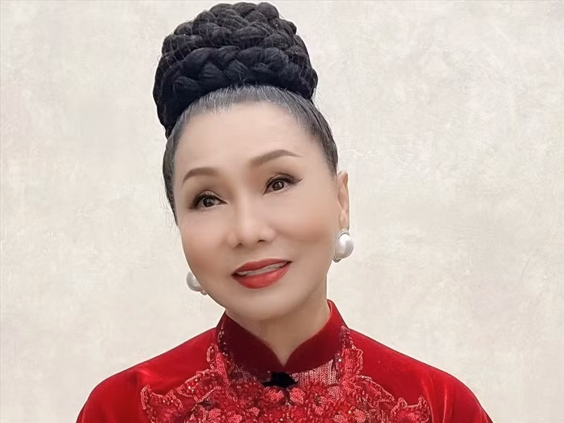 Năm 1974, nữ nghệ sĩ tái hôn với một người đàn ông Việt kiều Pháp. Theo Lao động, sau 6 tháng gắn bó, bà mới biết chồng là một tỷ phú. Ảnh: Lao động
